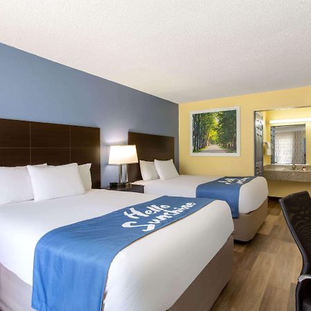 Days Inn By Wyndham Greensboro Airport Eksteriør bilde