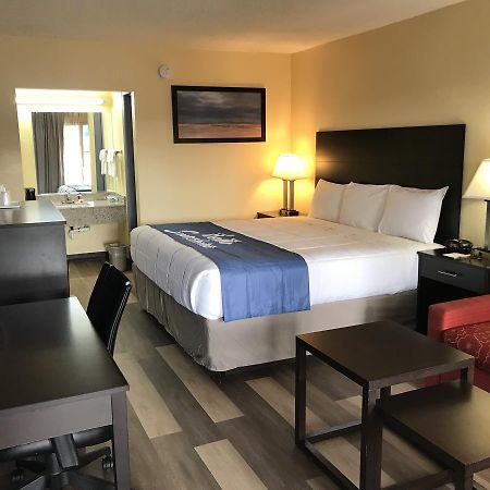 Days Inn By Wyndham Greensboro Airport Eksteriør bilde