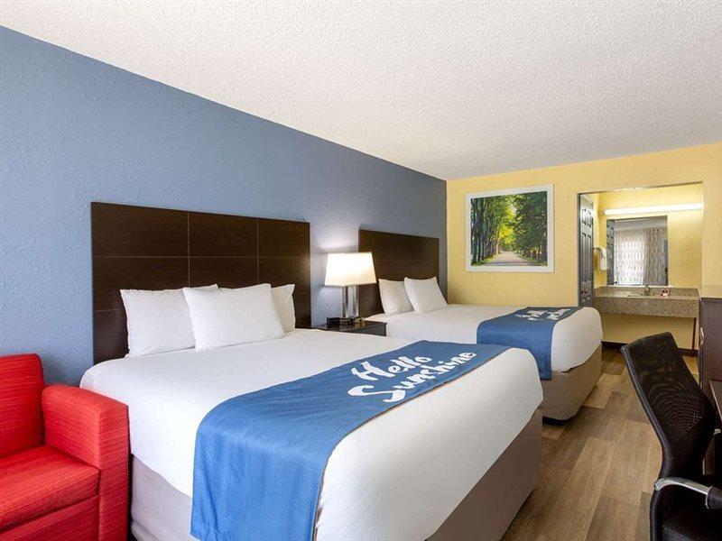 Days Inn By Wyndham Greensboro Airport Eksteriør bilde