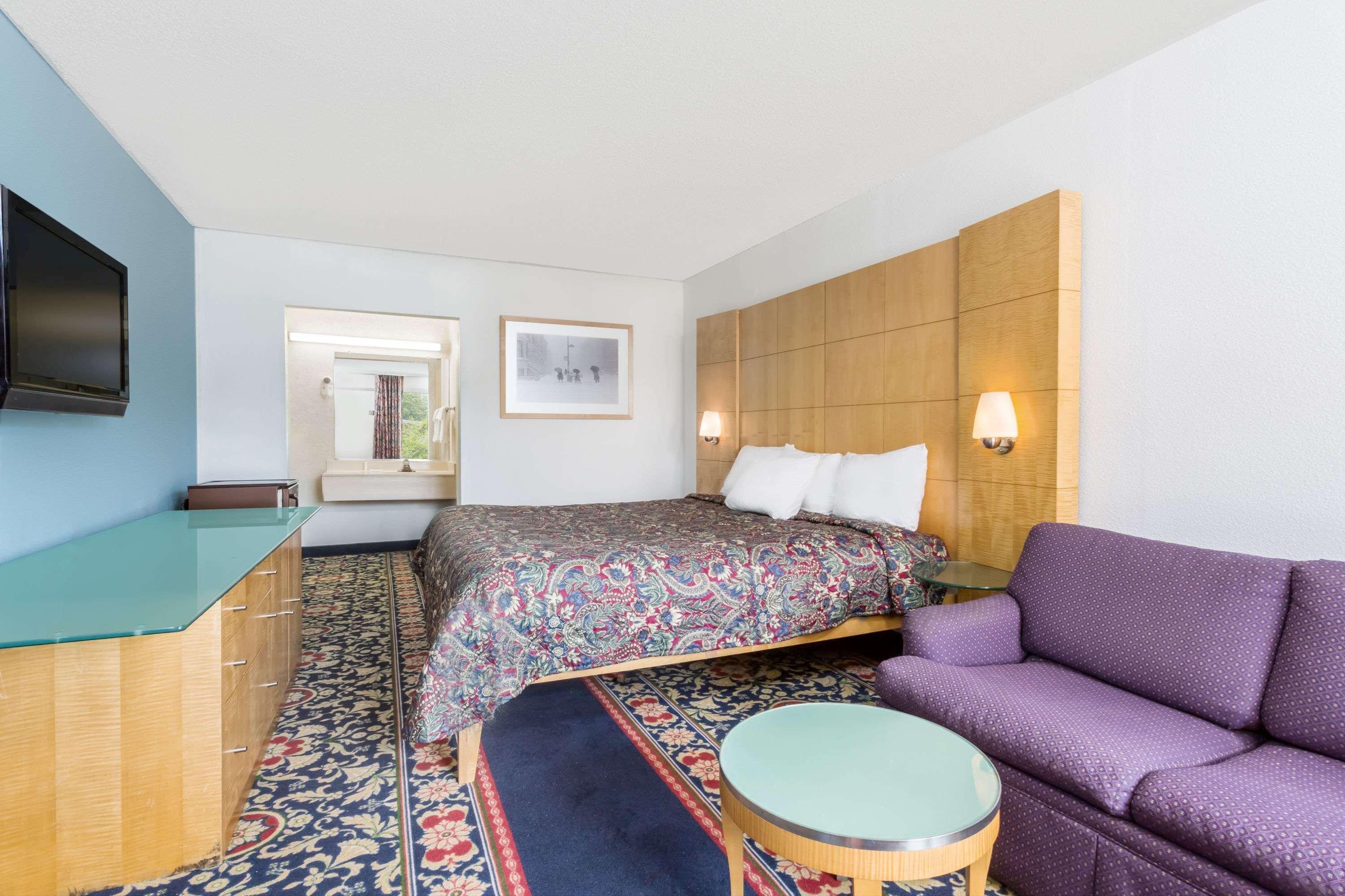 Days Inn By Wyndham Greensboro Airport Eksteriør bilde