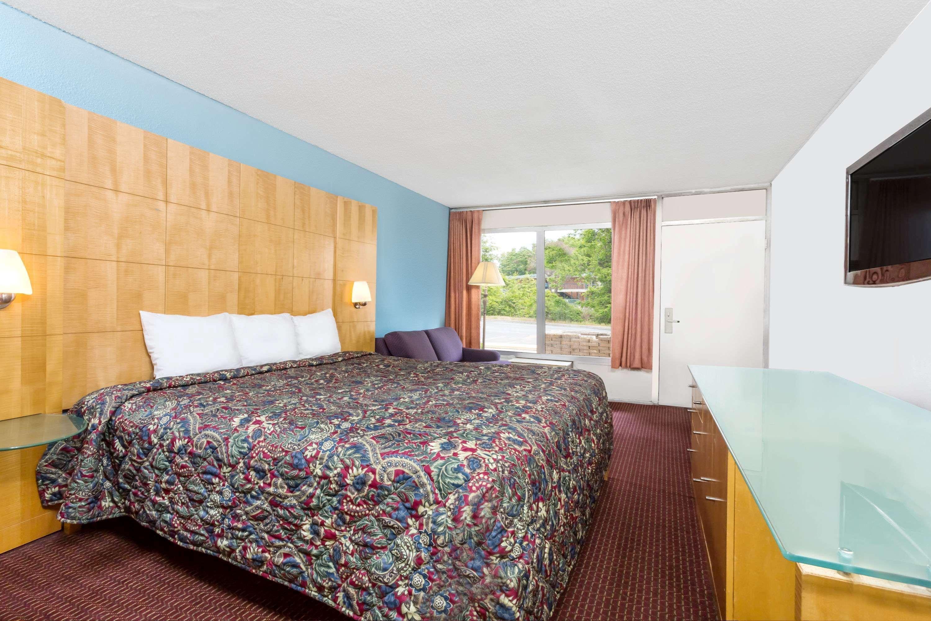 Days Inn By Wyndham Greensboro Airport Eksteriør bilde