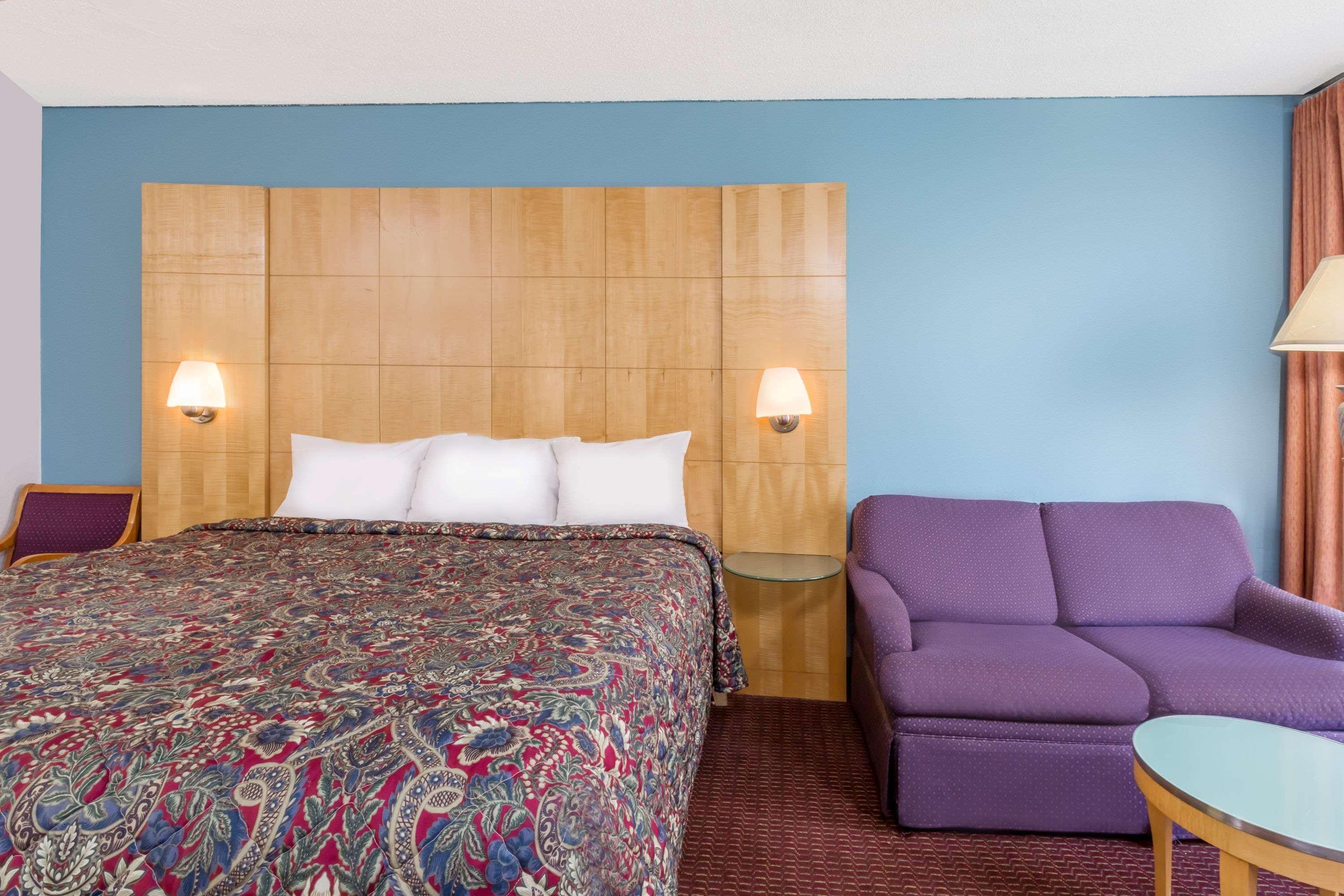 Days Inn By Wyndham Greensboro Airport Eksteriør bilde