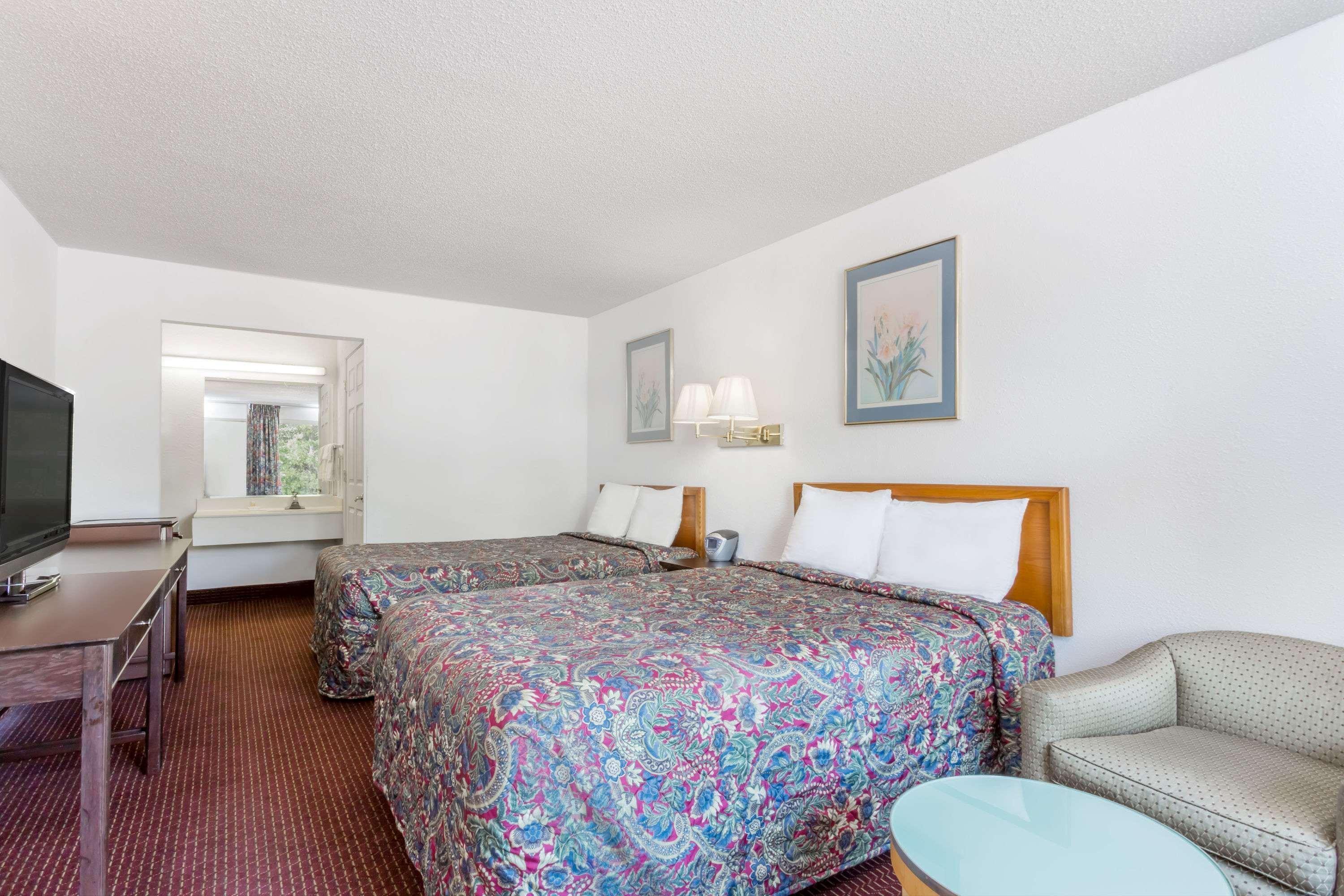 Days Inn By Wyndham Greensboro Airport Eksteriør bilde