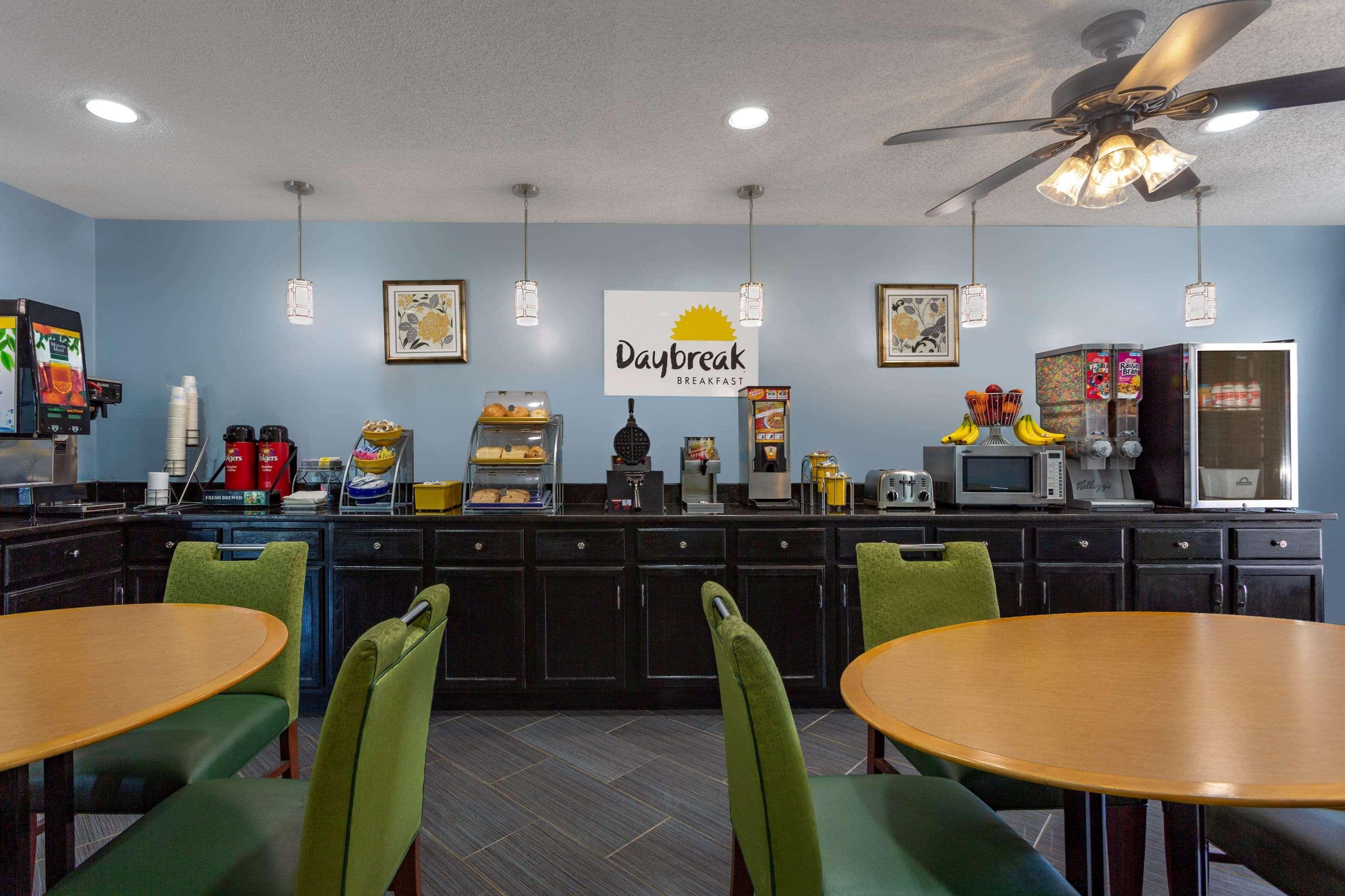 Days Inn By Wyndham Greensboro Airport Eksteriør bilde