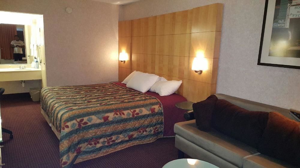 Days Inn By Wyndham Greensboro Airport Eksteriør bilde