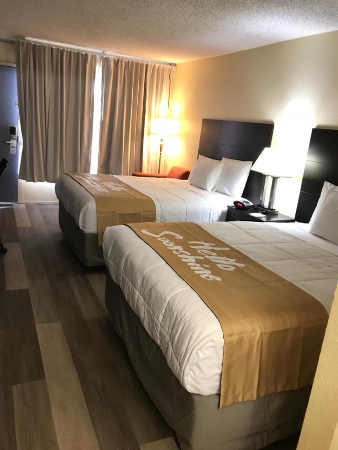 Days Inn By Wyndham Greensboro Airport Eksteriør bilde