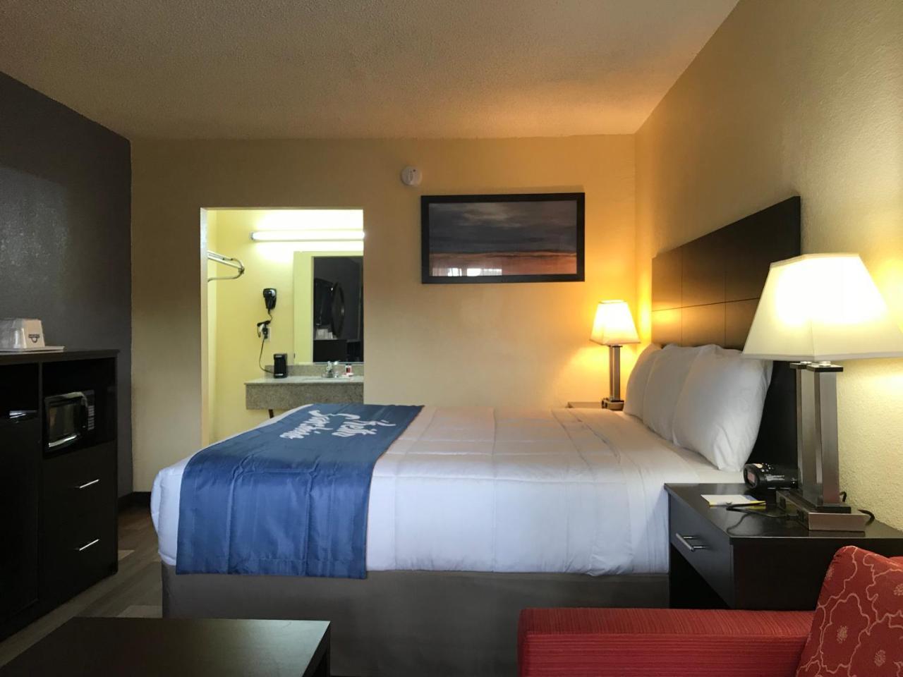 Days Inn By Wyndham Greensboro Airport Eksteriør bilde